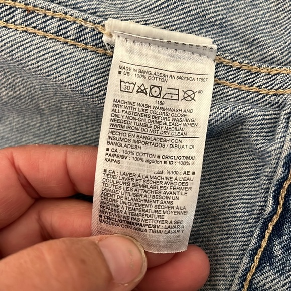 GAP DENIM JEAN JACKET DISTRESSED. WOMENS SIZE SMALL - Picture 13 of 17